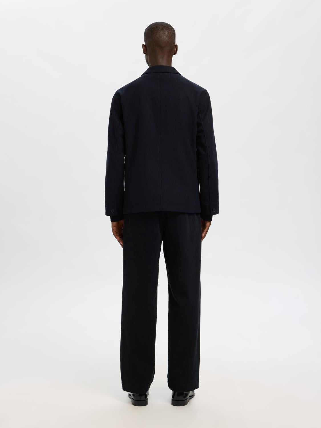 model_shot-back